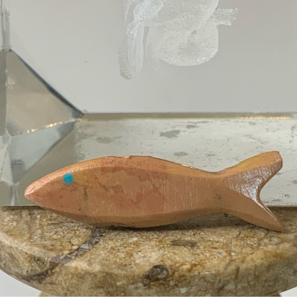 Pink Rhodonite Carved Stone Fetish Fish Bead Native American Zuni Style Mini 1" - Picture 3 of 9
